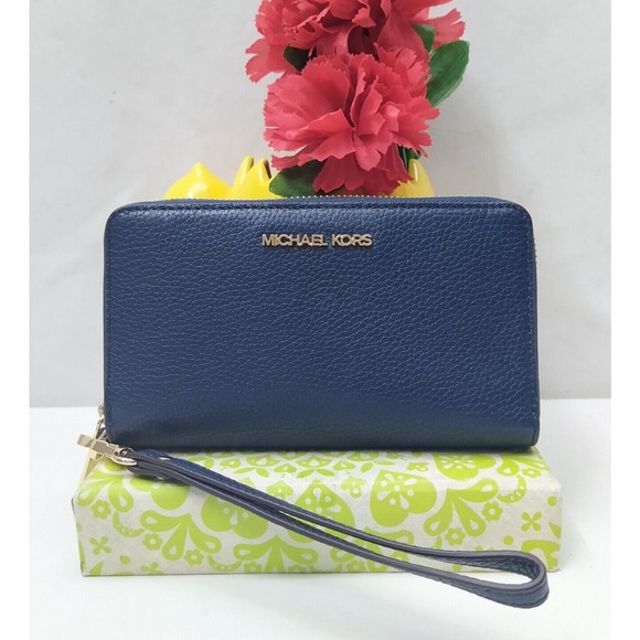 Michael Kors Jet Set Travel Navy Blue Leather Zip Around Phone Case Wallet - NWT - Picture 1 of 16